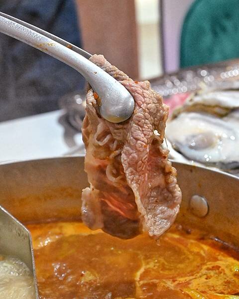 花花世界鍋物WHATSWORLDresort∥左營區美食∥浮誇華麗龍蝦海鮮套餐∥叢林風用餐環境∥打卡送鮮蠔或哈根達斯