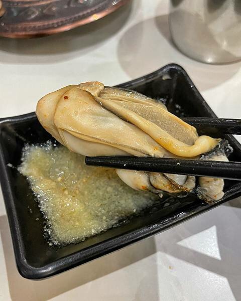 花花世界鍋物WHATSWORLDresort∥左營區美食∥浮誇華麗龍蝦海鮮套餐∥叢林風用餐環境∥打卡送鮮蠔或哈根達斯