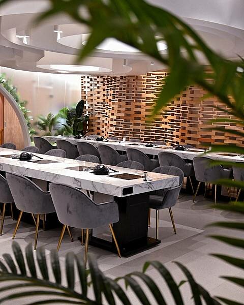 花花世界鍋物WHATSWORLDresort∥左營區美食∥浮誇華麗龍蝦海鮮套餐∥叢林風用餐環境∥打卡送鮮蠔或哈根達斯