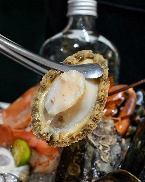 花花世界鍋物WHATSWORLDresort∥左營區美食∥浮誇華麗龍蝦海鮮套餐∥叢林風用餐環境∥打卡送鮮蠔或哈根達斯