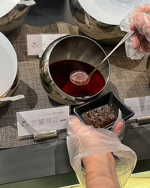 花花世界鍋物WHATSWORLDresort∥左營區美食∥浮誇華麗龍蝦海鮮套餐∥叢林風用餐環境∥打卡送鮮蠔或哈根達斯