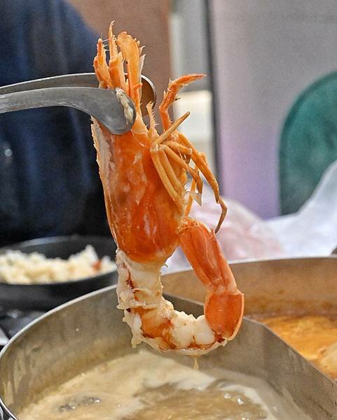 花花世界鍋物WHATSWORLDresort∥左營區美食∥浮誇華麗龍蝦海鮮套餐∥叢林風用餐環境∥打卡送鮮蠔或哈根達斯