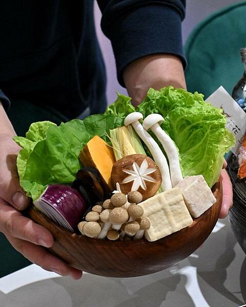 花花世界鍋物WHATSWORLDresort∥左營區美食∥浮誇華麗龍蝦海鮮套餐∥叢林風用餐環境∥打卡送鮮蠔或哈根達斯