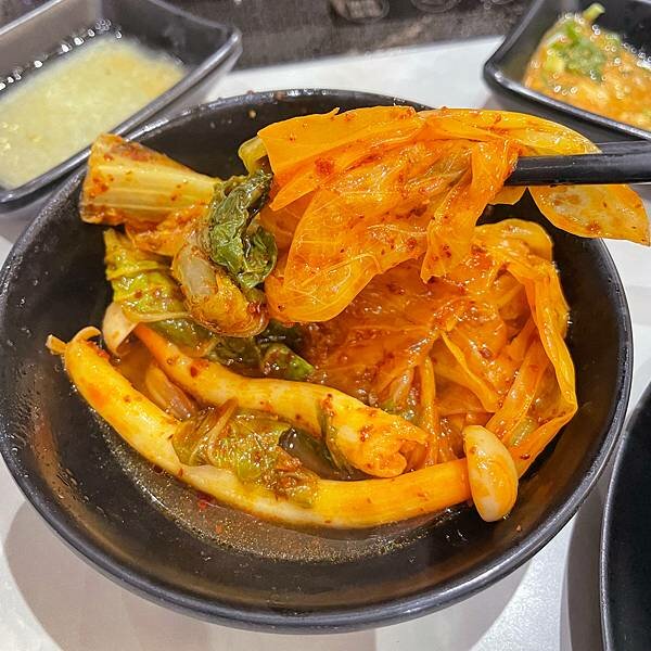 花花世界鍋物WHATSWORLDresort∥左營區美食∥浮誇華麗龍蝦海鮮套餐∥叢林風用餐環境∥打卡送鮮蠔或哈根達斯