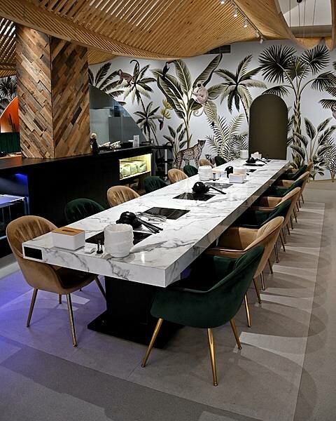 花花世界鍋物WHATSWORLDresort∥左營區美食∥浮誇華麗龍蝦海鮮套餐∥叢林風用餐環境∥打卡送鮮蠔或哈根達斯