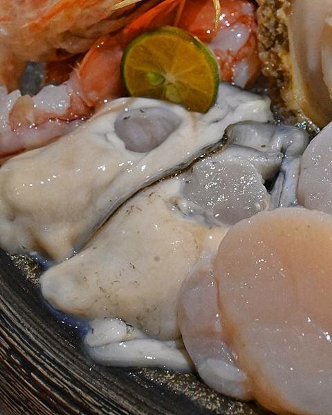 花花世界鍋物WHATSWORLDresort∥左營區美食∥浮誇華麗龍蝦海鮮套餐∥叢林風用餐環境∥打卡送鮮蠔或哈根達斯