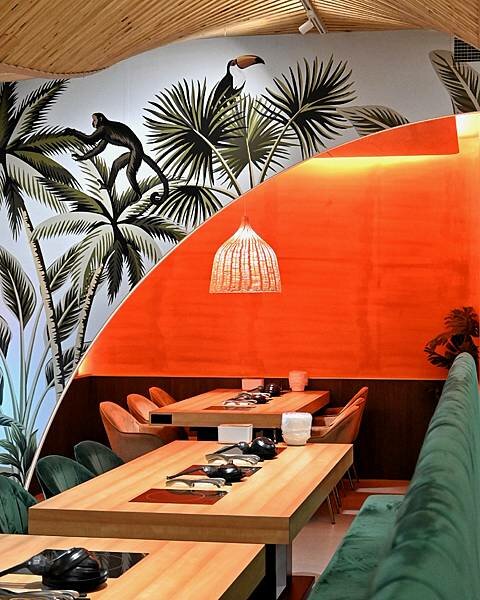 花花世界鍋物WHATSWORLDresort∥左營區美食∥浮誇華麗龍蝦海鮮套餐∥叢林風用餐環境∥打卡送鮮蠔或哈根達斯