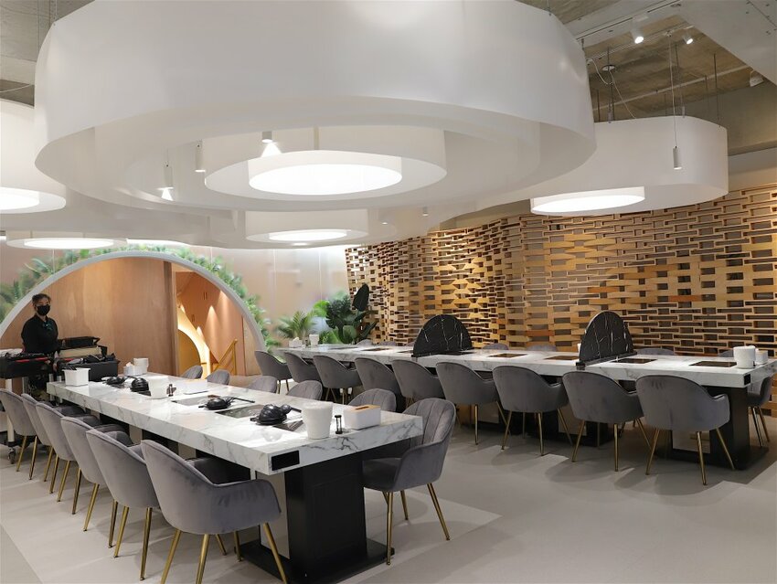 花花世界鍋物WHATSWORLDresort -高雄左營旗艦店-火鍋界中的唯一奇葩：台南知名網美火鍋店插旗高雄啦!!!振興五倍券方案吃大餐送2000.超優惠! - 進食的巨鼠