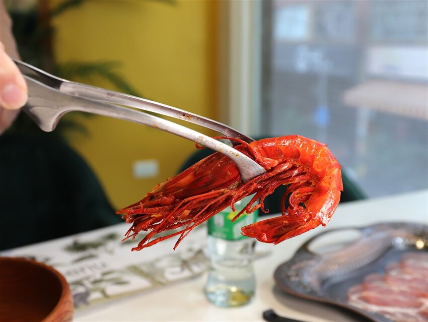 花花世界鍋物WHATSWORLDresort -高雄左營旗艦店-火鍋界中的唯一奇葩：台南知名網美火鍋店插旗高雄啦!!!振興五倍券方案吃大餐送2000.超優惠! - 進食的巨鼠