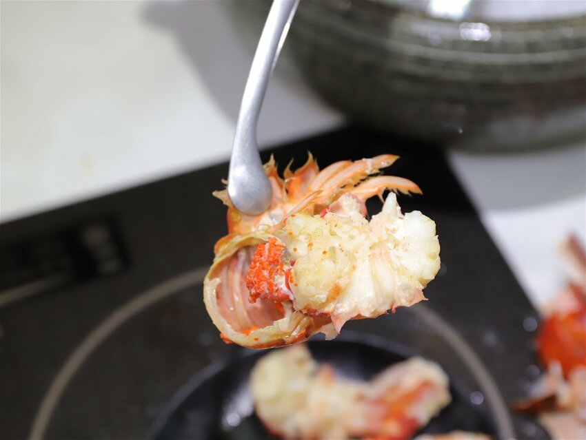 花花世界鍋物WHATSWORLDresort -高雄左營旗艦店-火鍋界中的唯一奇葩：台南知名網美火鍋店插旗高雄啦!!!振興五倍券方案吃大餐送2000.超優惠! - 進食的巨鼠