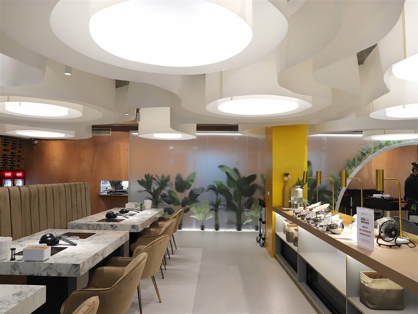 花花世界鍋物WHATSWORLDresort -高雄左營旗艦店-火鍋界中的唯一奇葩：台南知名網美火鍋店插旗高雄啦!!!振興五倍券方案吃大餐送2000.超優惠! - 進食的巨鼠