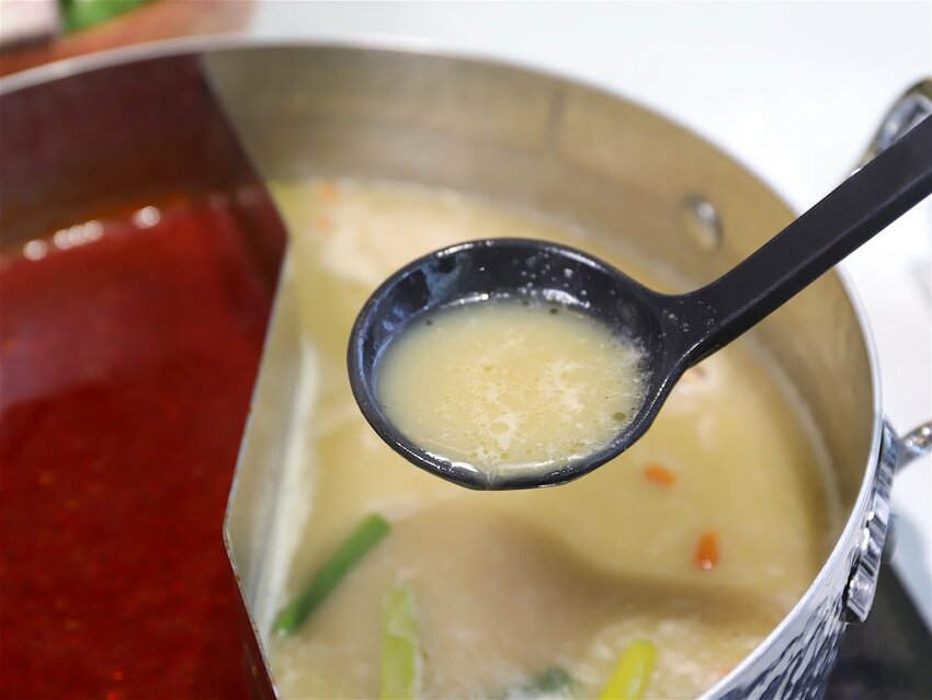 花花世界鍋物WHATSWORLDresort -高雄左營旗艦店-火鍋界中的唯一奇葩：台南知名網美火鍋店插旗高雄啦!!!振興五倍券方案吃大餐送2000.超優惠! - 進食的巨鼠