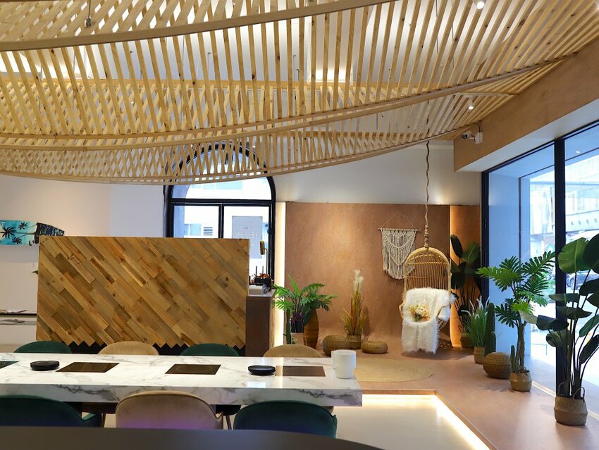 花花世界鍋物WHATSWORLDresort -高雄左營旗艦店-火鍋界中的唯一奇葩：台南知名網美火鍋店插旗高雄啦!!!振興五倍券方案吃大餐送2000.超優惠! - 進食的巨鼠