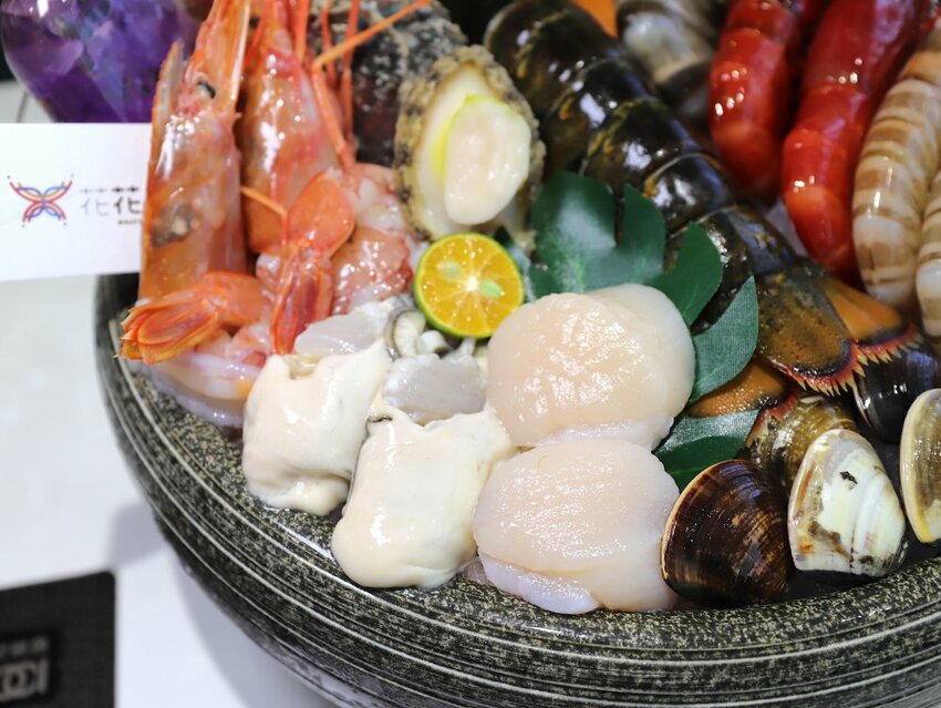 花花世界鍋物WHATSWORLDresort -高雄左營旗艦店-火鍋界中的唯一奇葩：台南知名網美火鍋店插旗高雄啦!!!振興五倍券方案吃大餐送2000.超優惠! - 進食的巨鼠