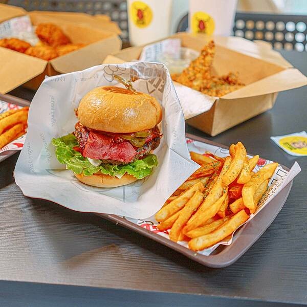 台北 中正區 Burger Yellow 13.jpeg