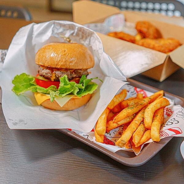 台北 中正區 Burger Yellow 11.jpeg