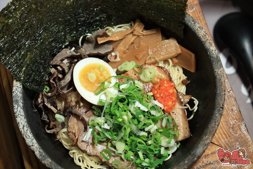 【台南拉麵】台南第一家日本石燒火山拉麵,讓你分秒都吃到熱呼呼的美味拉麵:Jo-sho石燒火山拉麵 - 熱血玩台南。跳躍新世界