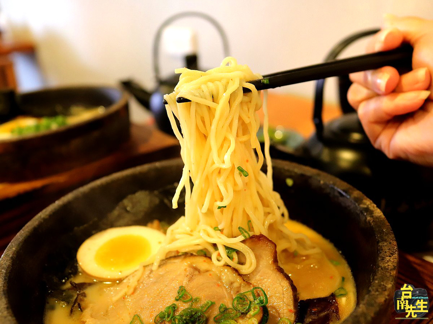 台南唯一石燒火山拉麵/不用出國一秒到日本/300度高溫石鍋保溫/真材食料熬湯不用大骨粉/一開店就有客人上門/內用可免費加麵一次