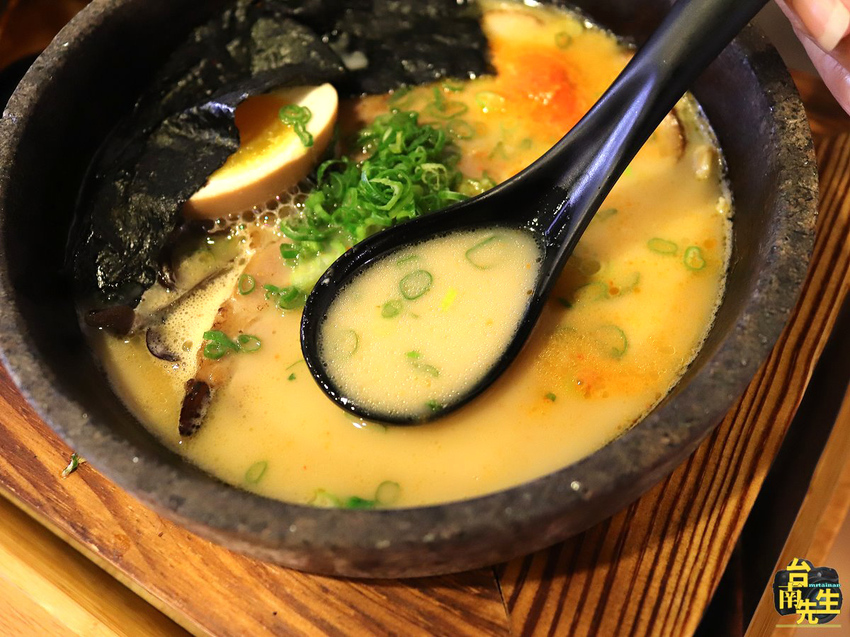 台南唯一石燒火山拉麵/不用出國一秒到日本/300度高溫石鍋保溫/真材食料熬湯不用大骨粉/一開店就有客人上門/內用可免費加麵一次