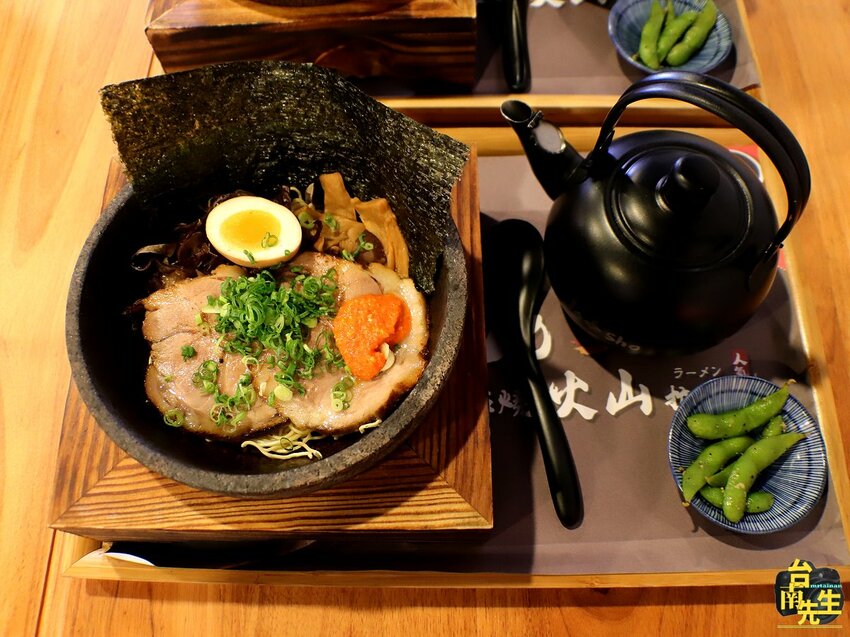 台南唯一石燒火山拉麵/不用出國一秒到日本/300度高溫石鍋保溫/真材食料熬湯不用大骨粉/一開店就有客人上門/內用可免費加麵一次