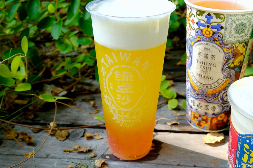 復古花磚杯手搖飲,清水茶香健行店新開幕,加1元多1杯,連三天限時優惠!