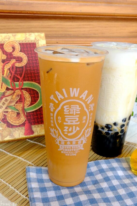 復古花磚杯手搖飲,清水茶香健行店新開幕,加1元多1杯,連三天限時優惠!