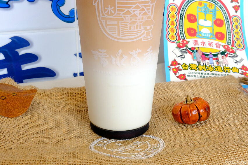 復古花磚杯手搖飲,清水茶香健行店新開幕,加1元多1杯,連三天限時優惠!