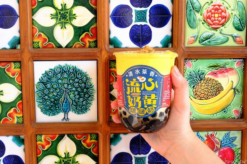 復古花磚杯手搖飲,清水茶香健行店新開幕,加1元多1杯,連三天限時優惠!