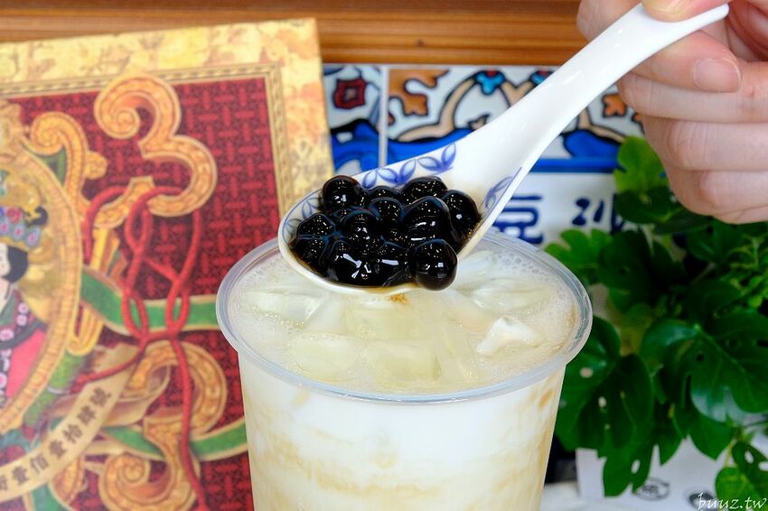 復古花磚杯手搖飲,清水茶香健行店新開幕,加1元多1杯,連三天限時優惠!