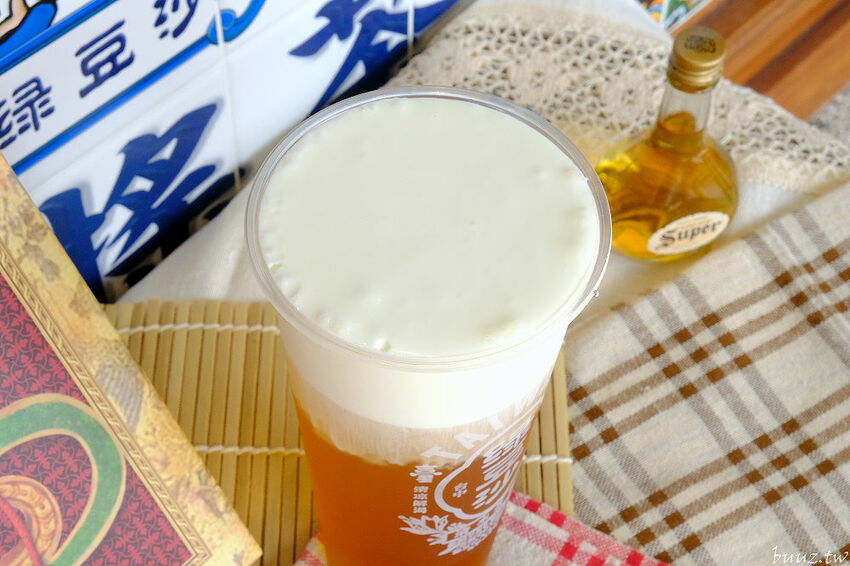 復古花磚杯手搖飲,清水茶香健行店新開幕,加1元多1杯,連三天限時優惠!