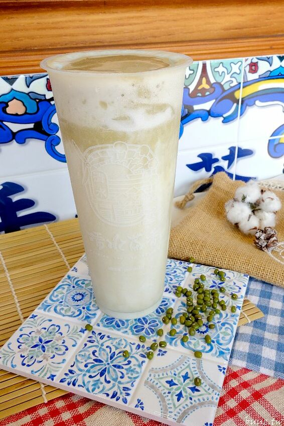 復古花磚杯手搖飲,清水茶香健行店新開幕,加1元多1杯,連三天限時優惠!