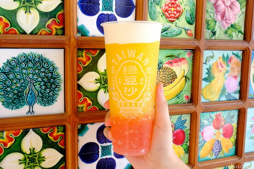 復古花磚杯手搖飲,清水茶香健行店新開幕,加1元多1杯,連三天限時優惠!