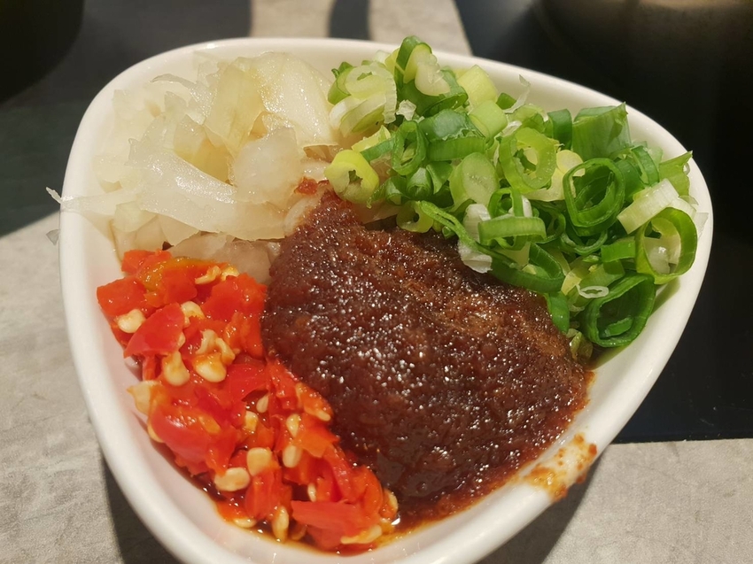 【新北.永和】很秋鍋物HEN CHO HOT POT。推牛奶個人鍋+無骨牛小排加購海鮮盤