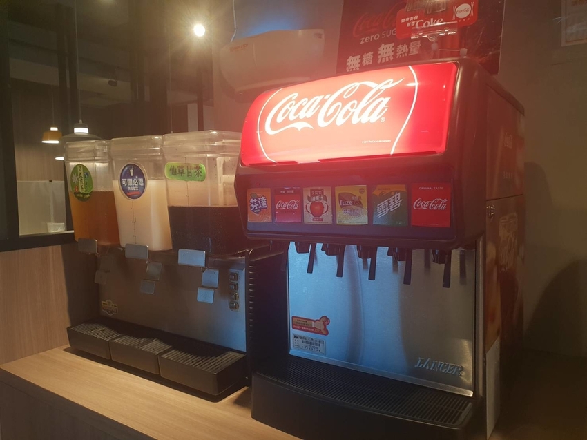 【新北.永和】很秋鍋物HEN CHO HOT POT。推牛奶個人鍋+無骨牛小排加購海鮮盤