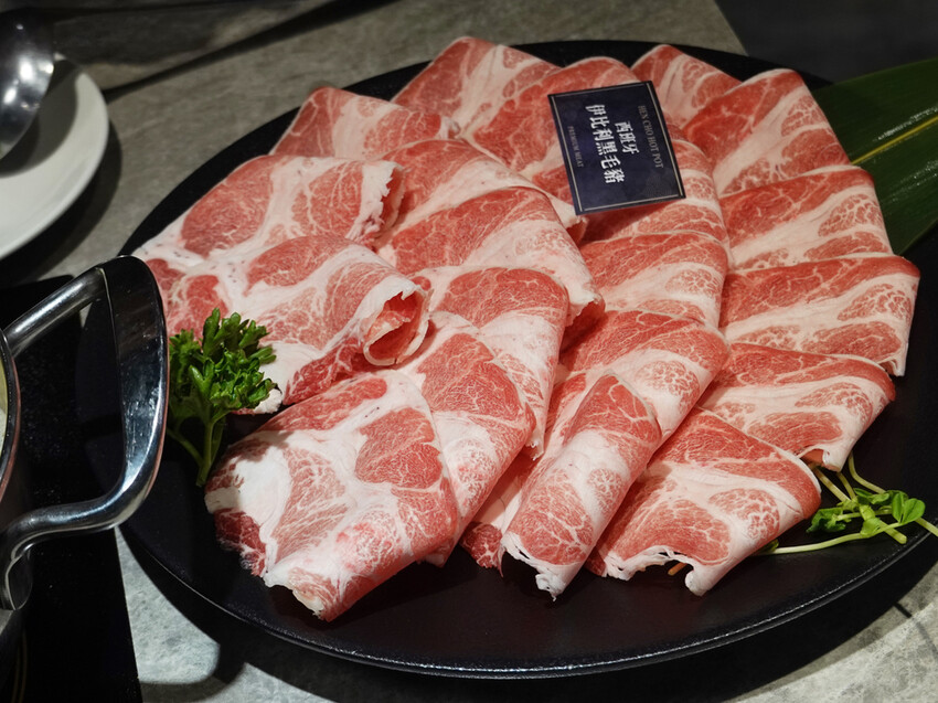 新北市永和區新北永和—很秋鍋物｜人氣強滾 很秋火鍋新美學｜福和路、永和區公所、永和國中