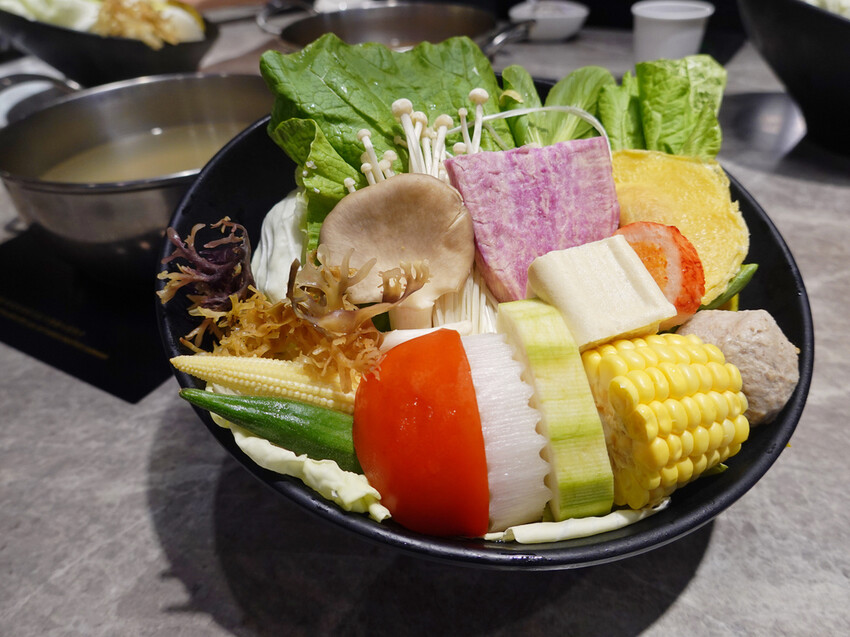 新北市永和區新北永和—很秋鍋物｜人氣強滾 很秋火鍋新美學｜福和路、永和區公所、永和國中