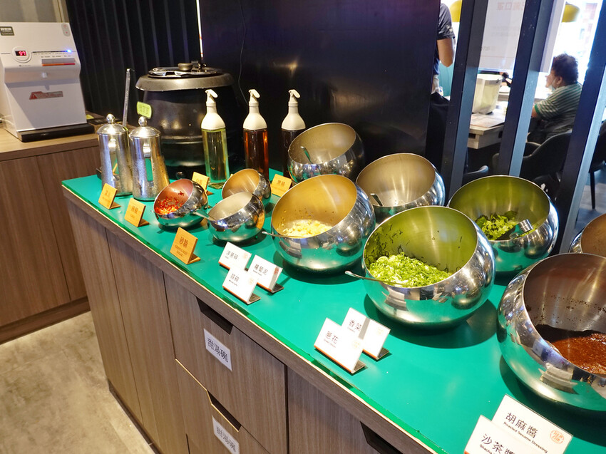 新北市永和區新北永和—很秋鍋物｜人氣強滾 很秋火鍋新美學｜福和路、永和區公所、永和國中