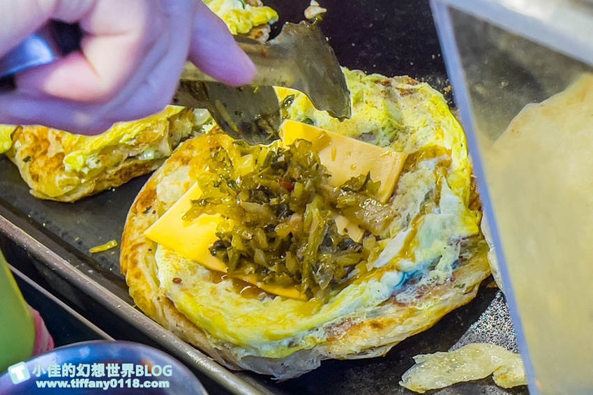 [士林美食]士林站林家蔥抓餅/士林捷運站美食推薦/酸菜+九層塔+起司+蛋超邪惡又好吃
