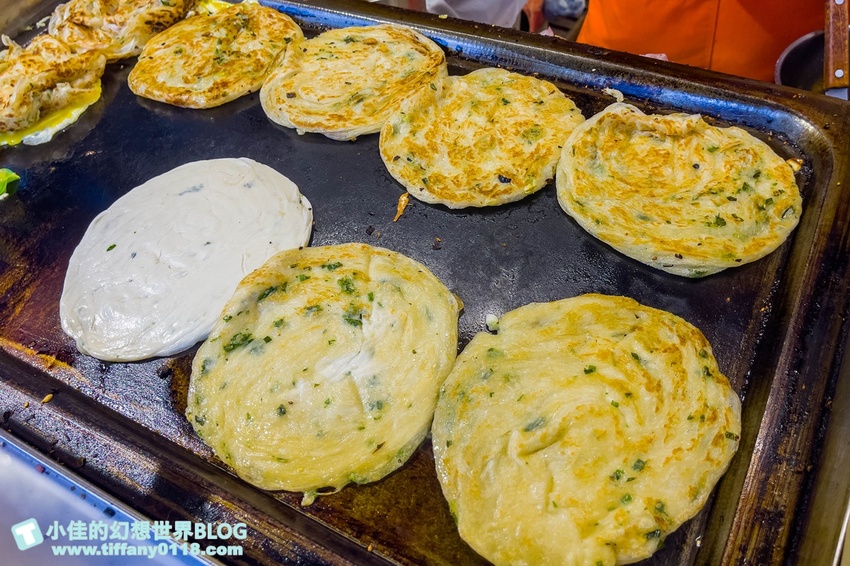 [士林美食]士林站林家蔥抓餅/士林捷運站美食推薦/酸菜+九層塔+起司+蛋超邪惡又好吃