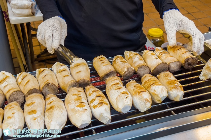 [士林夜市美食]燒烤杏鮑菇/士林夜市必買超人氣排隊美食/有機杏鮑菇多汁又好吃