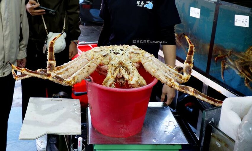 裕泰海產超市。帝王蟹、龍蝦、現切生魚片等高檔年菜這裡買，冷凍、活體海鮮專賣，環中路海鮮批發推薦 - 🍎 蘋果話日常🍎