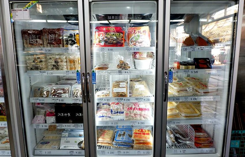 裕泰海產超市。帝王蟹、龍蝦、現切生魚片等高檔年菜這裡買，冷凍、活體海鮮專賣，環中路海鮮批發推薦 - 🍎 蘋果話日常🍎