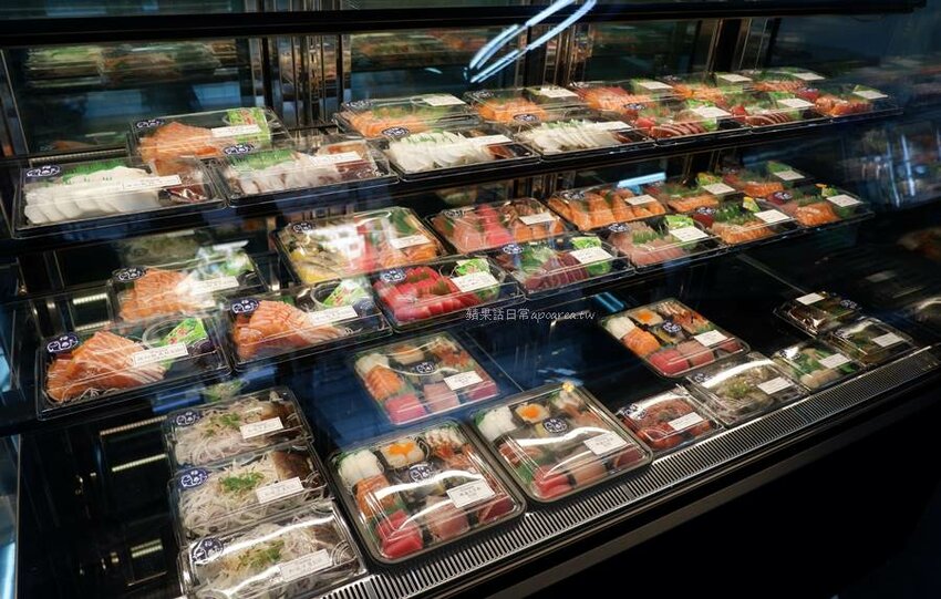 裕泰海產超市。帝王蟹、龍蝦、現切生魚片等高檔年菜這裡買，冷凍、活體海鮮專賣，環中路海鮮批發推薦 - 🍎 蘋果話日常🍎