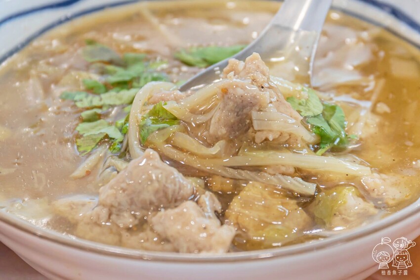 王爺王肉羹,水湳中央公園美食,銅板價肉羹、炒麵、米糕、爌肉飯與綜合湯,盲點也不怕踩雷!