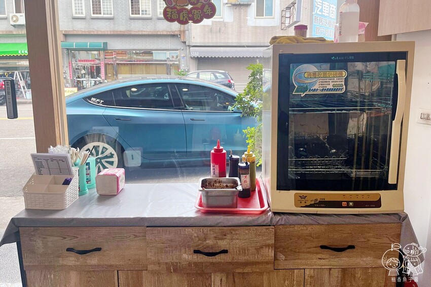 王爺王肉羹,水湳中央公園美食,銅板價肉羹、炒麵、米糕、爌肉飯與綜合湯,盲點也不怕踩雷!