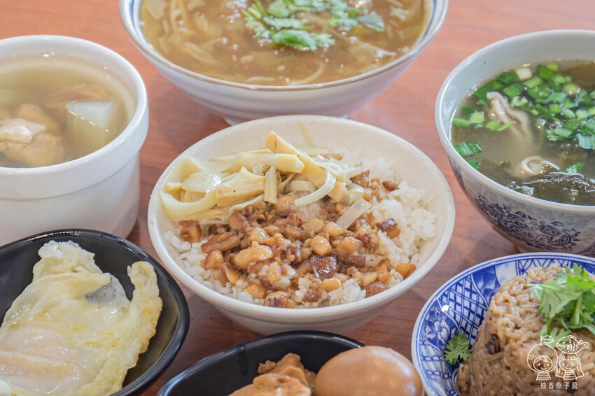 王爺王肉羹,水湳中央公園美食,銅板價肉羹、炒麵、米糕、爌肉飯與綜合湯,盲點也不怕踩雷!