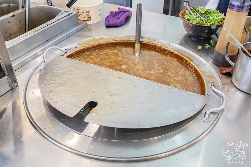 王爺王肉羹,水湳中央公園美食,銅板價肉羹、炒麵、米糕、爌肉飯與綜合湯,盲點也不怕踩雷!