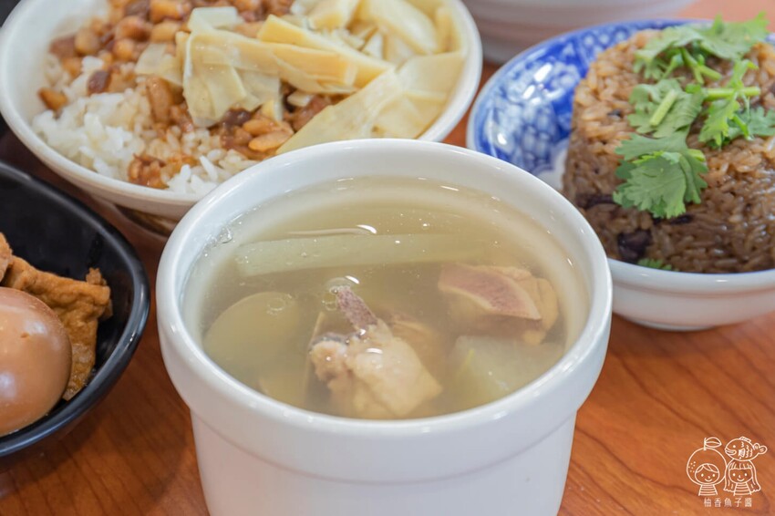 王爺王肉羹,水湳中央公園美食,銅板價肉羹、炒麵、米糕、爌肉飯與綜合湯,盲點也不怕踩雷!