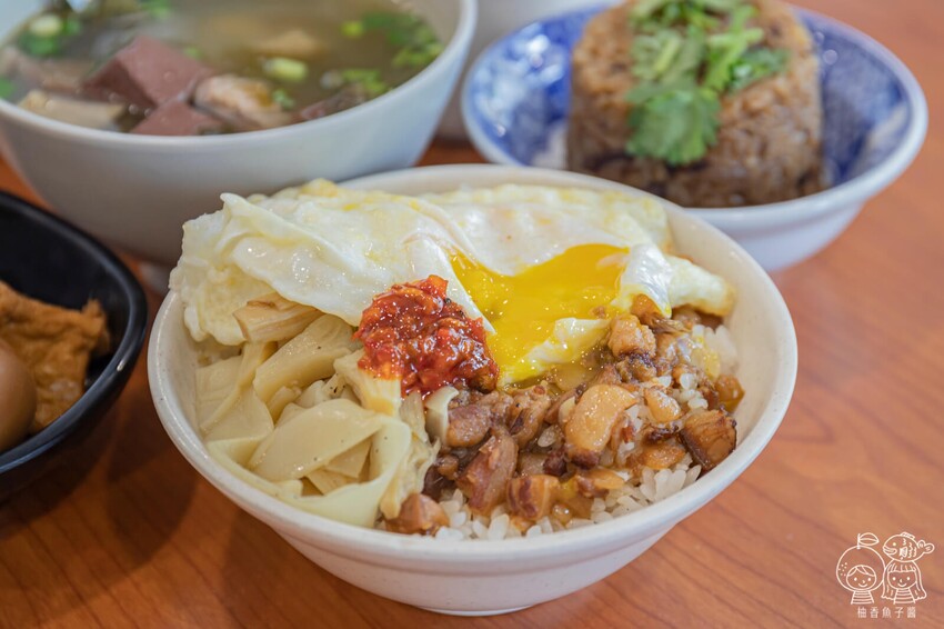 王爺王肉羹,水湳中央公園美食,銅板價肉羹、炒麵、米糕、爌肉飯與綜合湯,盲點也不怕踩雷!