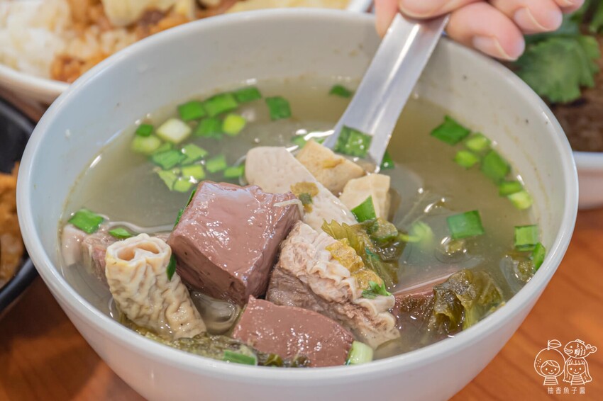 王爺王肉羹,水湳中央公園美食,銅板價肉羹、炒麵、米糕、爌肉飯與綜合湯,盲點也不怕踩雷!